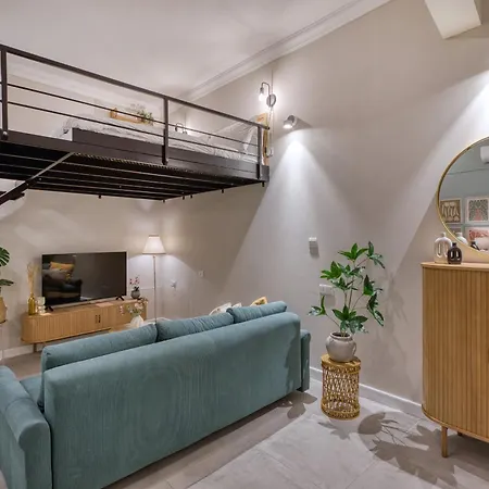 Апартаменты Sophisticated One Bedroom Duplex With Shared Roof Terrace Goblugf *