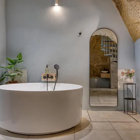Sophisticated One Bedroom Duplex With Shared Roof Terrace Goblugf